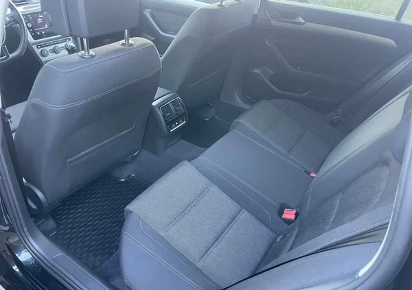Volkswagen Passat cena 77480 przebieg: 162500, rok produkcji 2019 z Płońsk małe 562